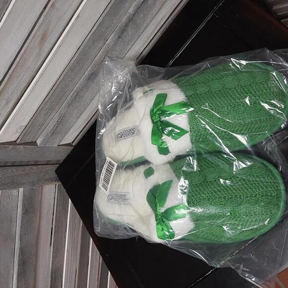 Sarah Slipper | Cozee Corner | Medium - Picture 2 of 6